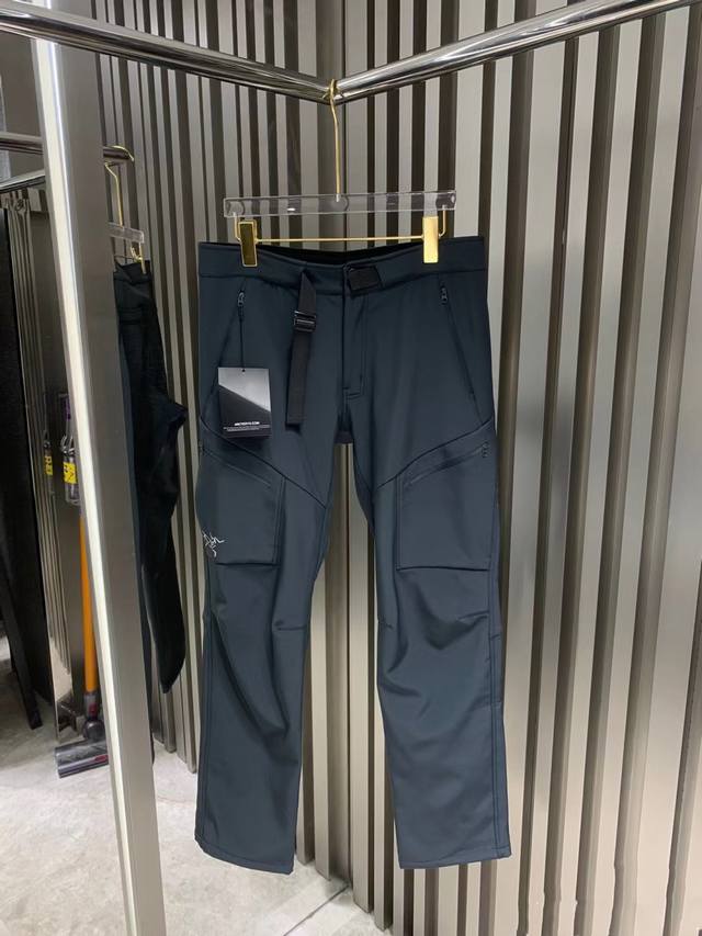 Arcteryx Winter Outdoor Hiking Softshell Fleece-Lined Casual Pants. Features an