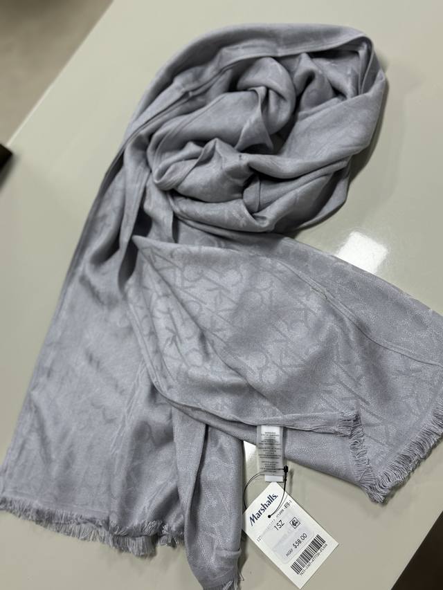 Authentic CK scarf, all genuine, with all tags. All colors are available... Ddd