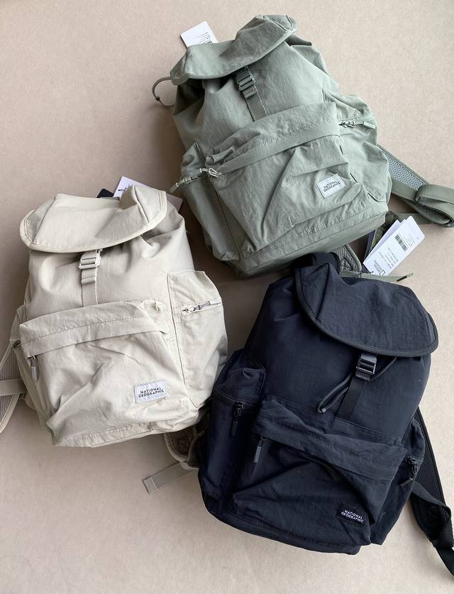 New Arrival! Backpack! National Geographic Couple Sporty Casual Backpack. Size: