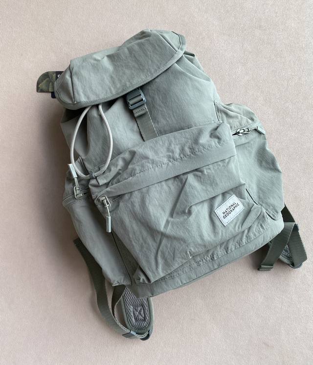 New Arrival! Backpack! National Geographic Couple Sporty Casual Backpack. Size: