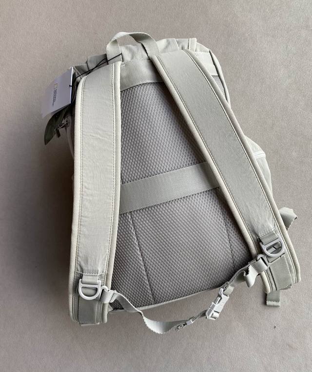 New Arrival! Backpack! National Geographic Couple Sporty Casual Backpack. Size: