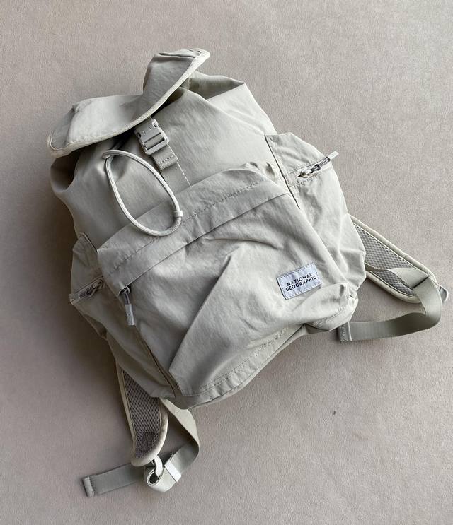 New Arrival! Backpack! National Geographic Couple Sporty Casual Backpack. Size: