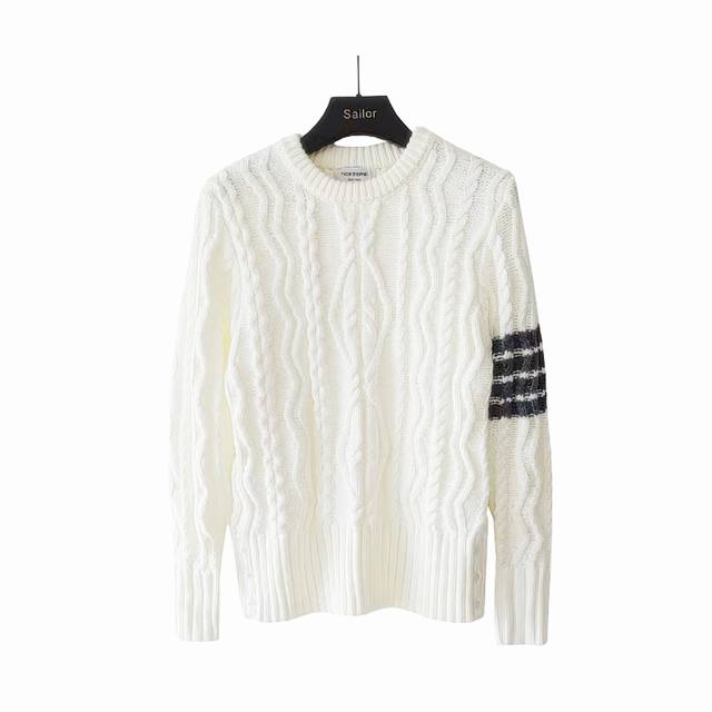 Real shot details + size chart Thom Browne. Four-stripe knitted square-shaped th