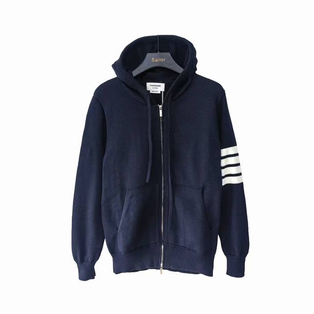 Real shot details + size chart Thom Browne.Tb four-stripe sailboat pattern zip-u