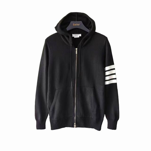 Real shot details + size chart Thom Browne.Tb four-stripe sailboat pattern zip-u