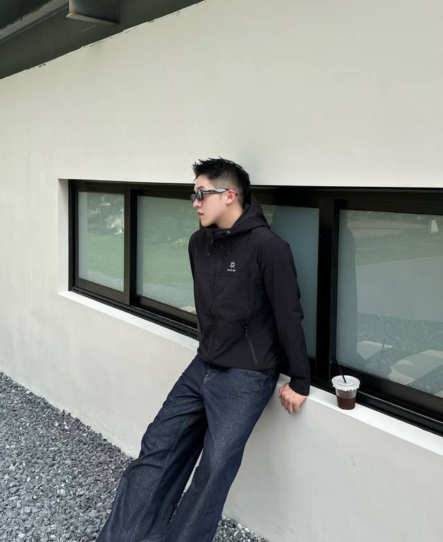 8112 Kailas is one of the world's three major full-line climbing brands, dedicat