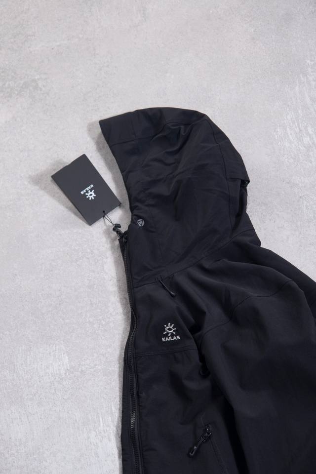 8112 Kailas is one of the world's three major full-line climbing brands, dedicat