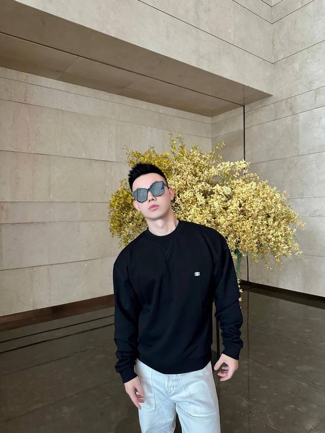 6053 Celine, a French brand with an absolute status in the unisex fashion world,