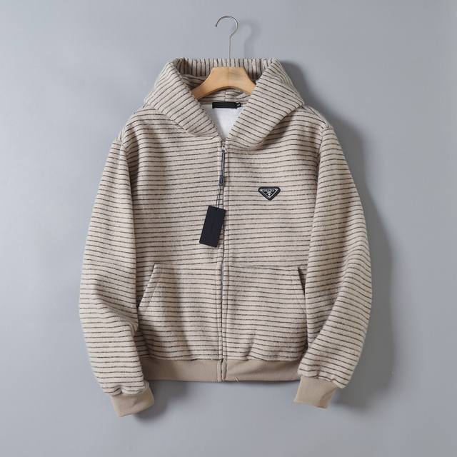 High-quality #Prada Fw25 American Retro Striped Plush Texture Heavyweight Versat