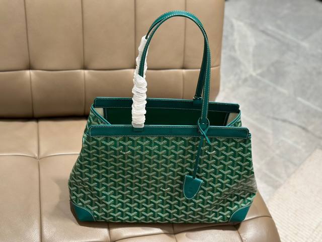 Goyard Bellechasse Biaud shopping bag, a must-have for white-collar and gold-col