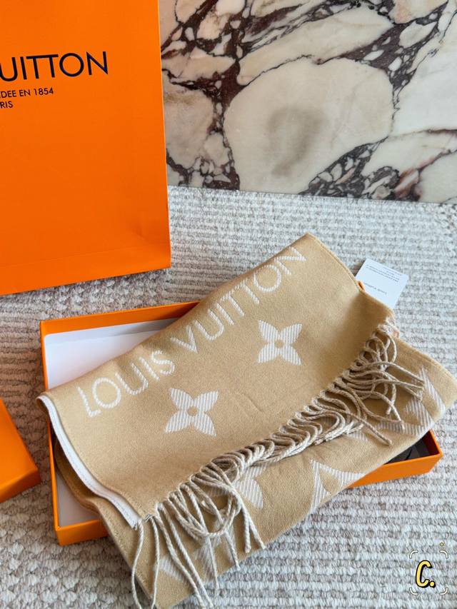 Comes with box. Size: 170*35cm. L's new reversible scarves are so beautiful! Mil