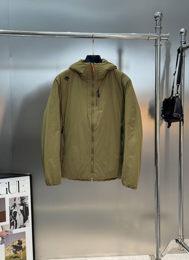 Descente's new outdoor cotton-padded jacket. High-quality new product recommend