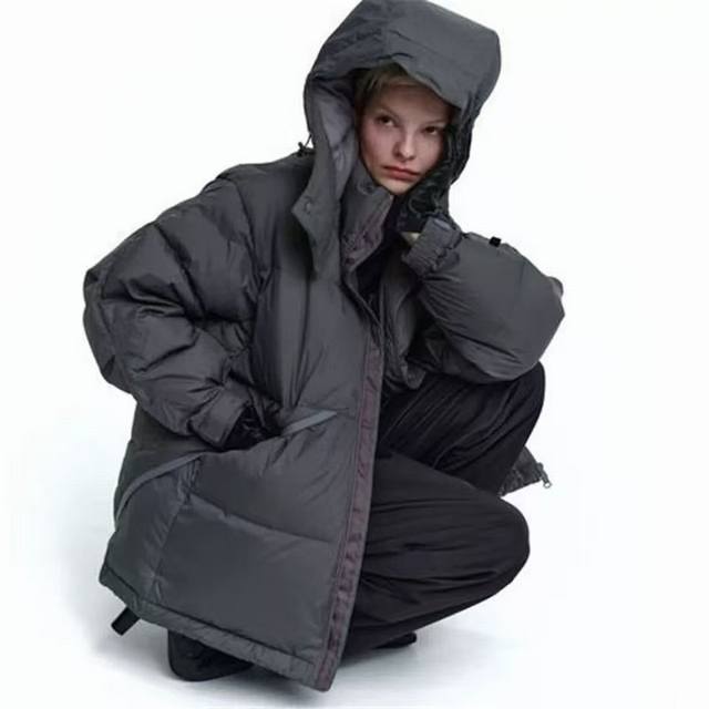 Daiwa Multi-Pocket Down Jacket (Ddd) Core Fabric and Warmth: Made with nylon gri