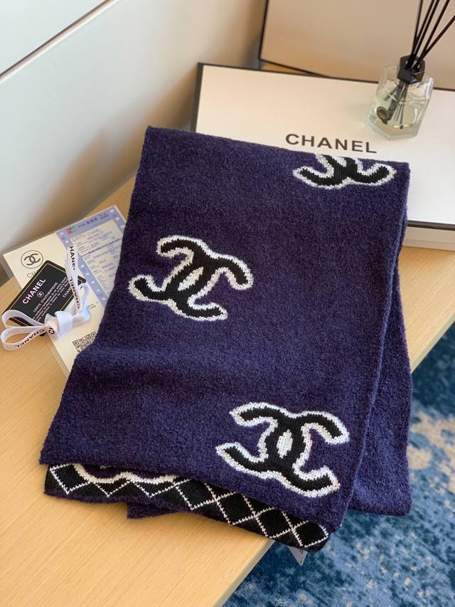 Comes with full gift box packaging + 30 RMB New Chanel boutique new embroidered