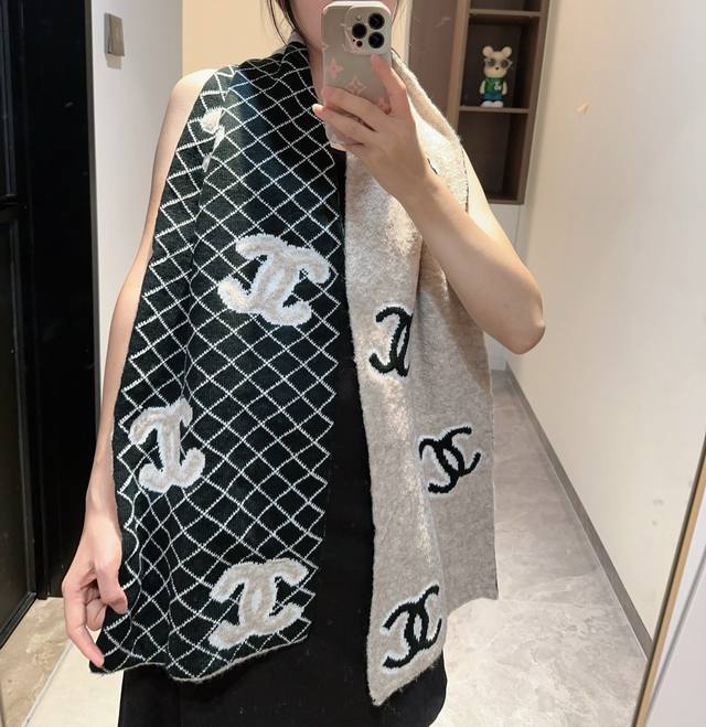 Comes with full gift box packaging + 30 RMB New Chanel boutique new embroidered