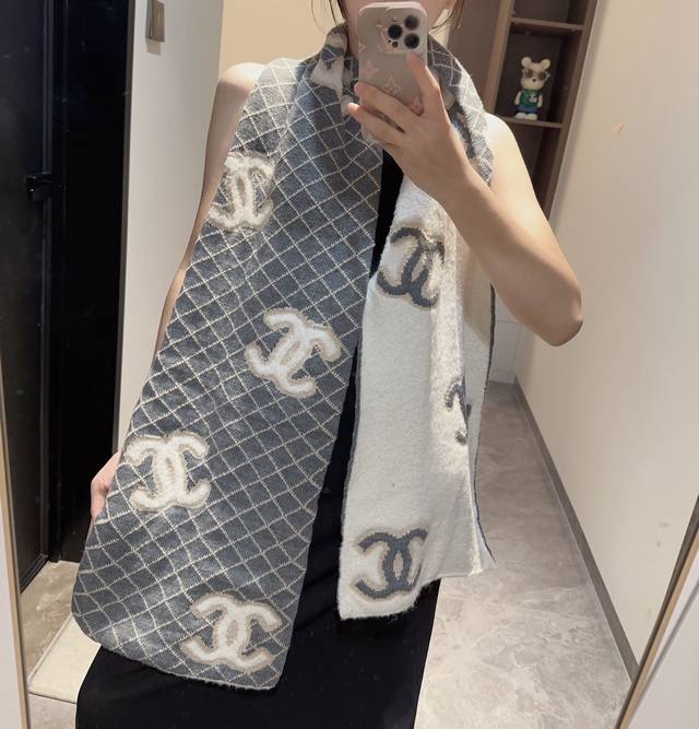 Comes with full gift box packaging + 30 RMB New Chanel boutique new embroidered