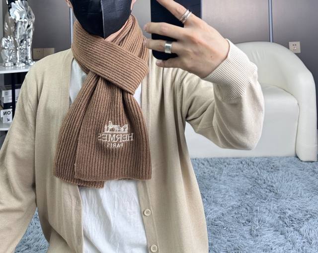 Comes with full gift box packaging + 30 RMB on Ddd. New arrival from the Hermes