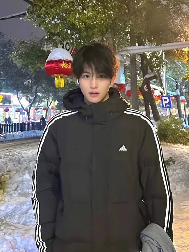 New Adidas three-stripe warm mid-length drop-shoulder down jacket, original repl