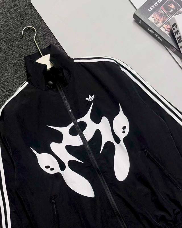 Real shot details Adidas Originals/Offgod collaboration Fbird fashion print spor