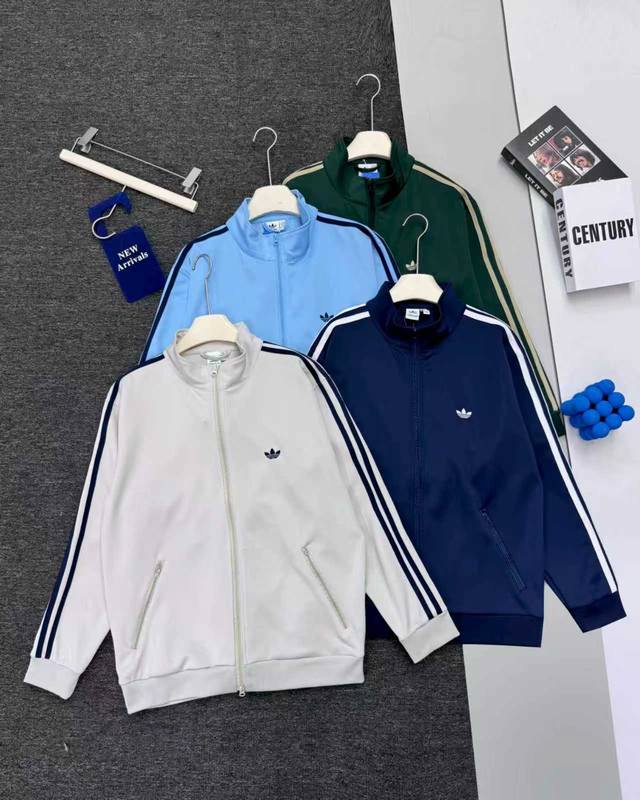 Real shot details Adidas Originals Trefoil stripe logo print stand collar retro