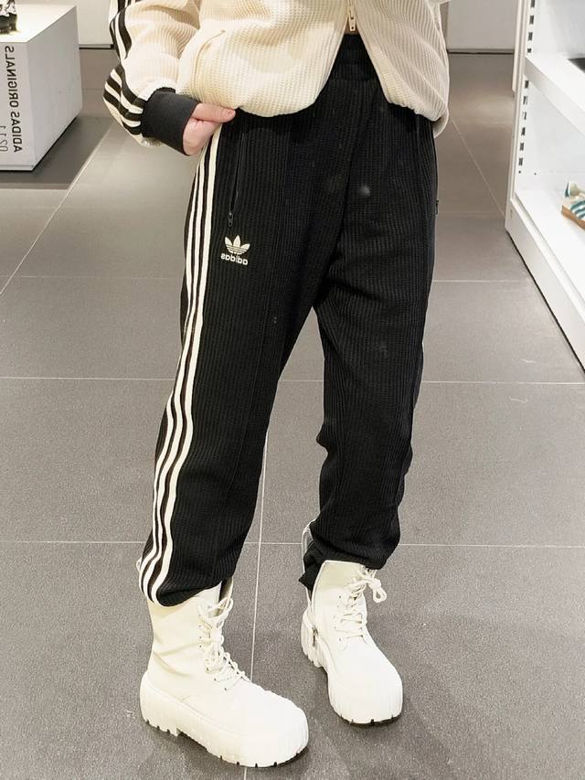 Adidas Originals logo embroidered classic three stripes waffle knit straight-leg