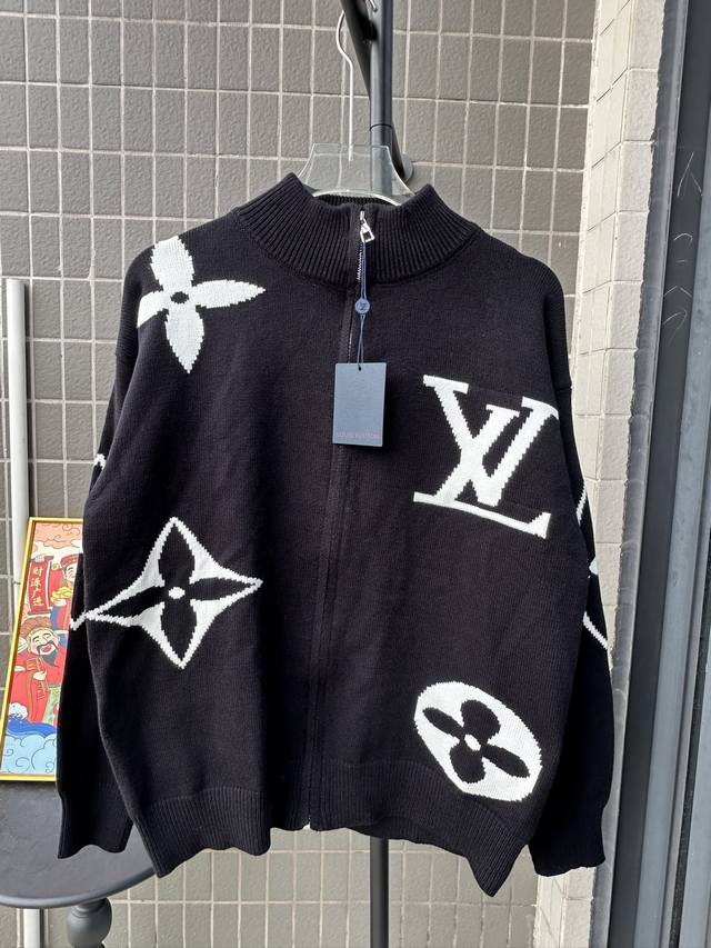 Style No.: Tt102 Louis Vuitton 2025 New Large Monogram Logo Zipper Couple Crew N