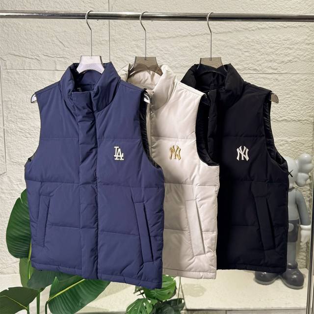 Mlb Ny Yankees Unisex Embroidered Vest with Large Logo on the Back, Zippered Sta