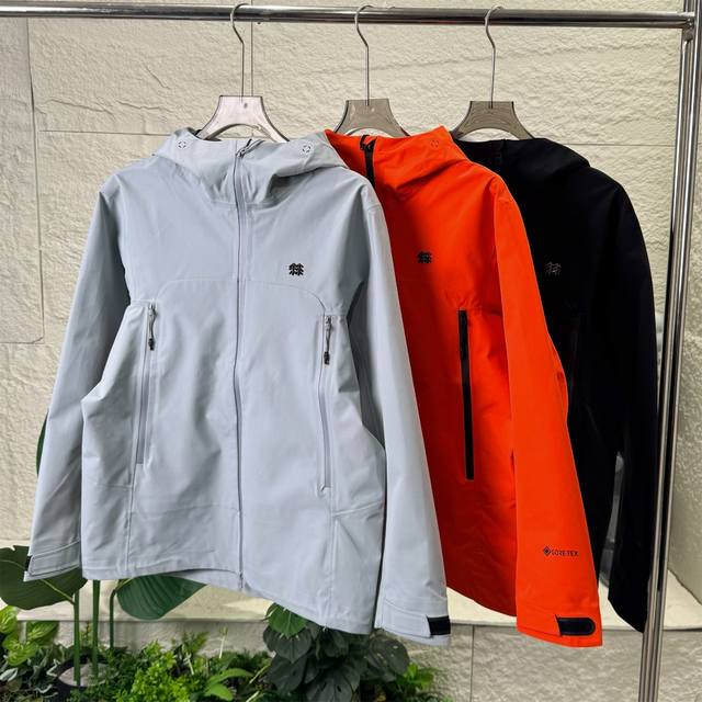 1992 Kolon Sport 1992 Outdoor Hiking and Mountaineering Waterproof Jacket, unise