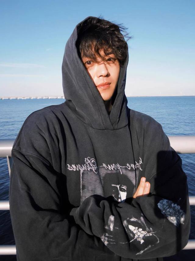 Style No. E50 Real Shot Images Enfants Riches Deprimes Portrait Frame Hoodie Mel