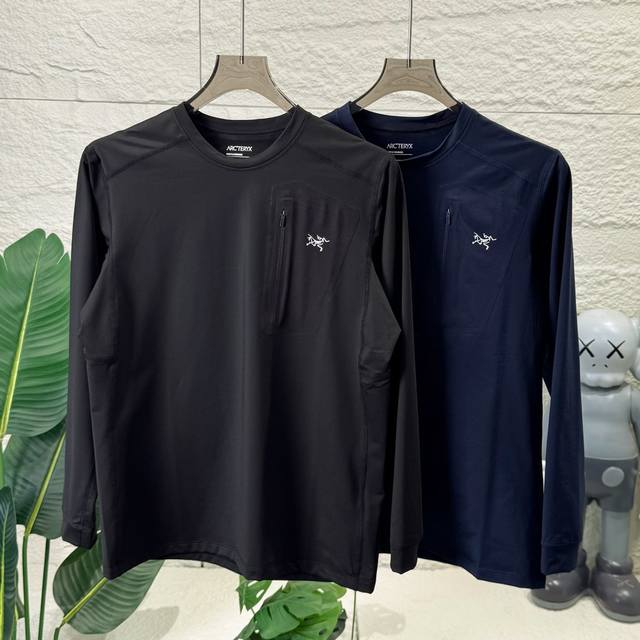 Arc'Teryx Rho Lt Long-Sleeve Crew Neck Shirt for Men and Women. Lightweight, com