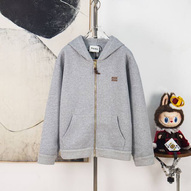 Zp Version [Exclusive Supply] Miumiu Small Leather Label Embroidered Zipper Hood