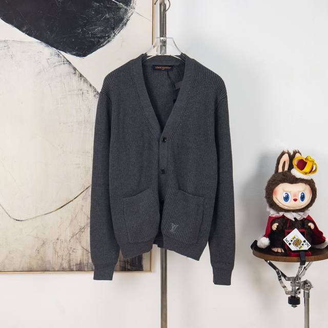 Zp Version [Exclusive Supply] Louis Vuitton Embroidered Logo Wool Cardigan. Fabr