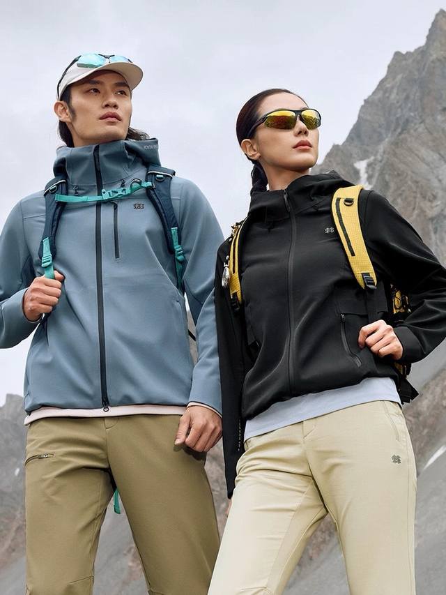 Model photo provides Kolon Sport windproof graphene softshell jacket, anti-stati