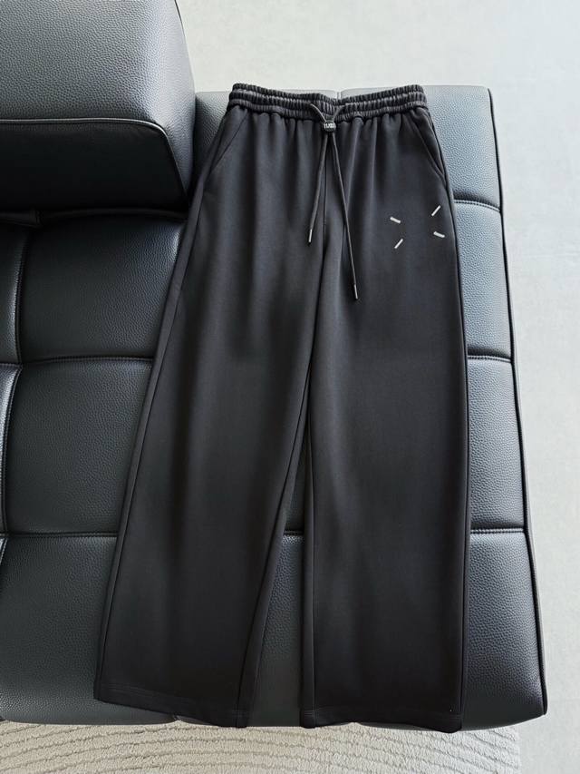 Pants, new arrival from Margiela! * 1V* Heavy terry cloth fabric, 3D embroidery