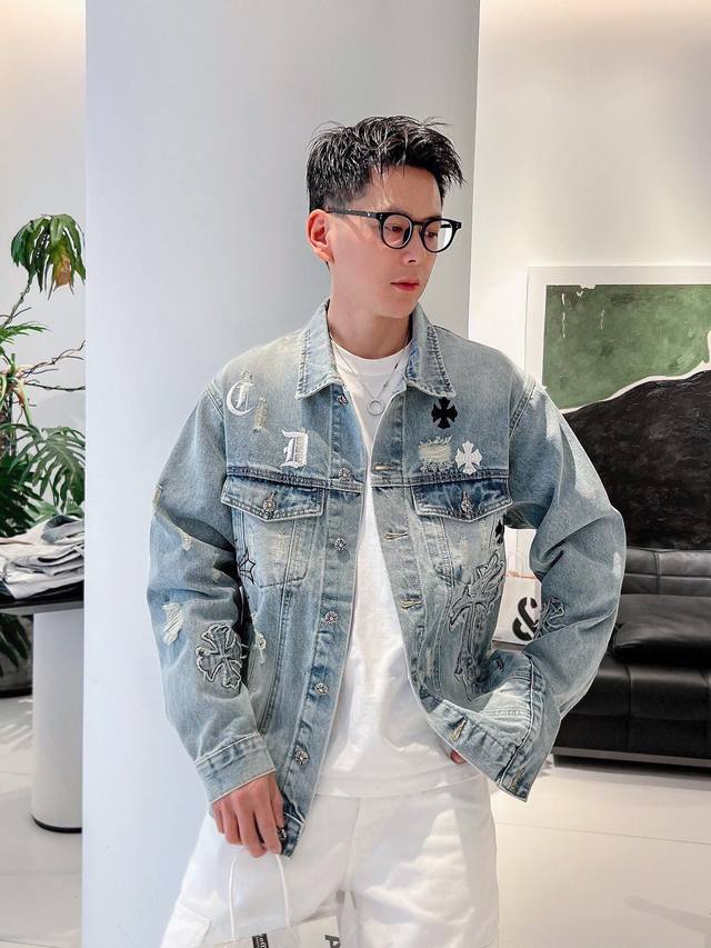 This highly popular Croc denim distressed wash jacket features a 3D embroidered