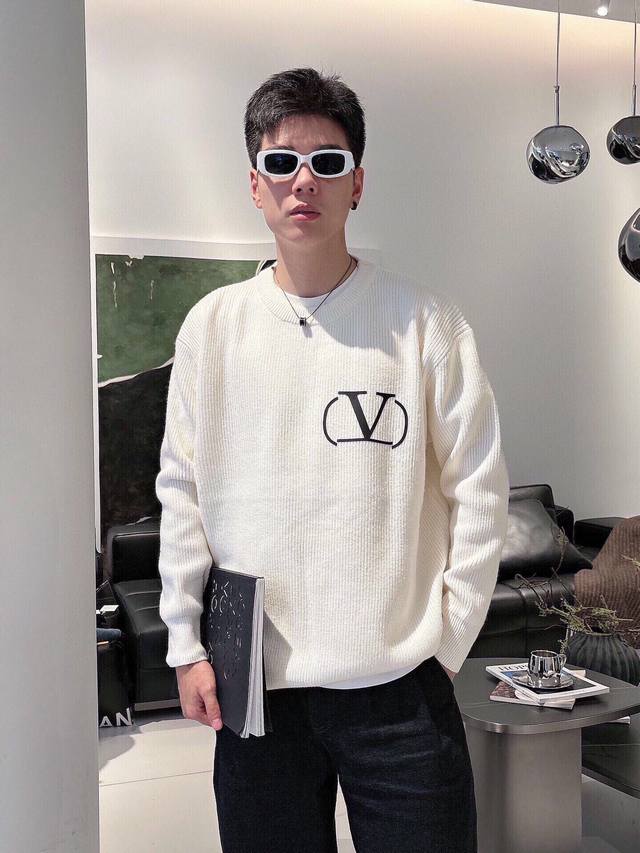 Vtaenlitn High-end custom-made new round neck knit sweater. Made with imported 7