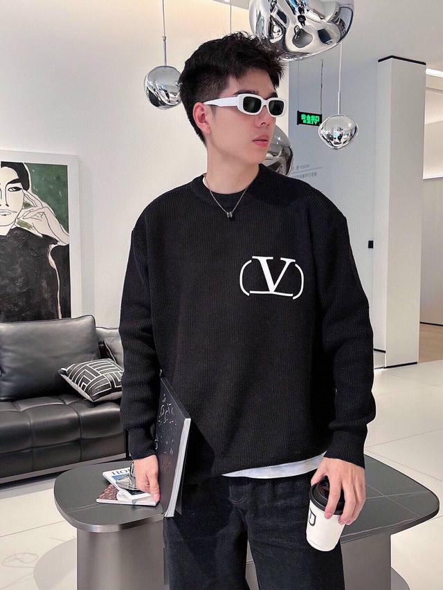 Vtaenlitn High-End Custom-Made Crew Neck Sweater. Made with imported 7-needle kn