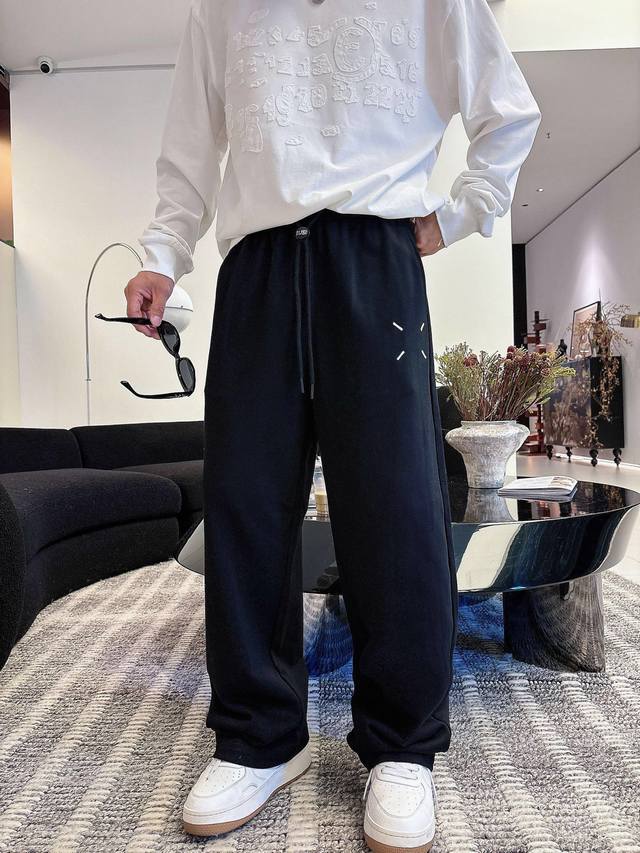 New Margiela Pants! * 1V* Heavyweight terry cloth fabric, 3D embroidery on the f