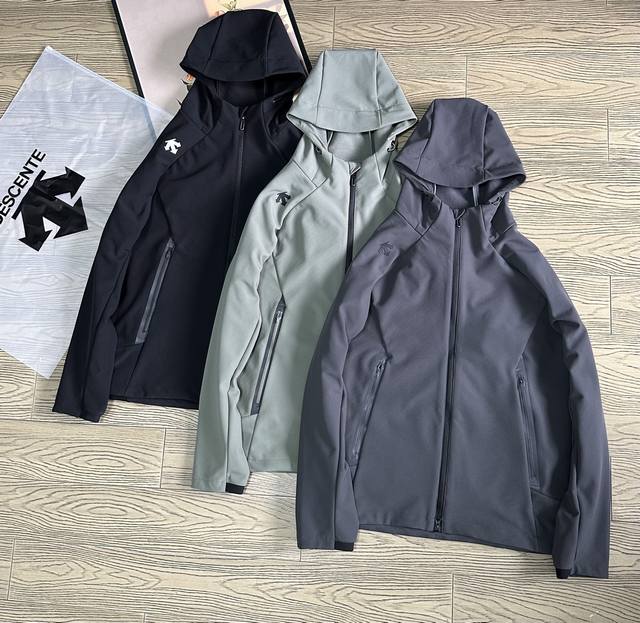 Descente, the same style worn by William Chan, 2025 latest hooded, water-repelle