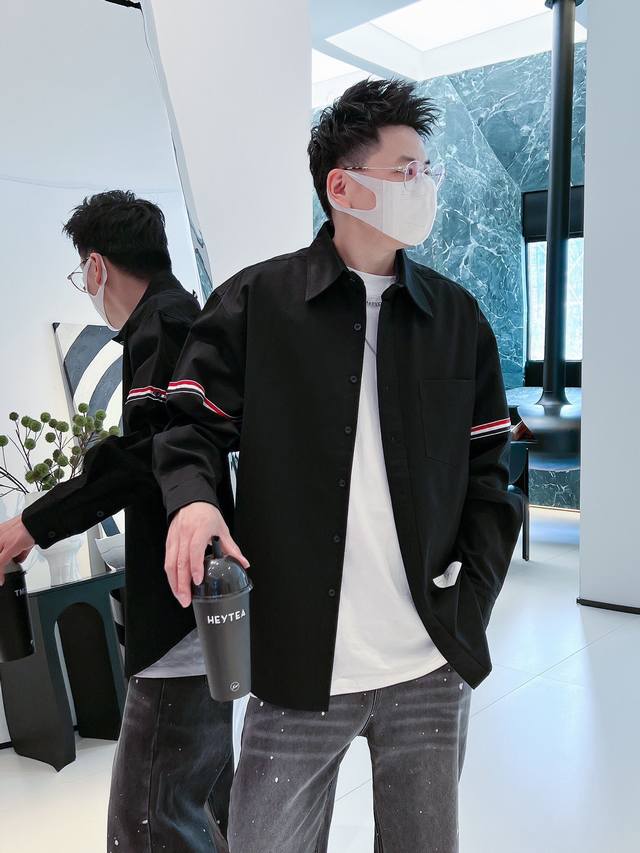 Fashionable and classic Tb best-selling light luxury shirt, can be worn alone. C