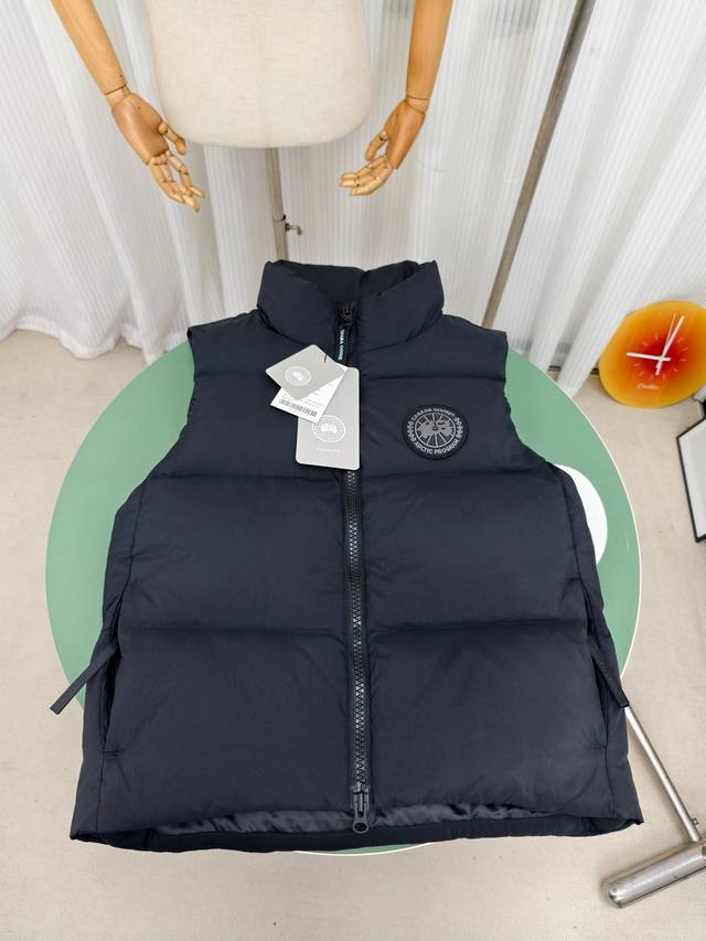 Top-quality retail version 2804M Canada Goose Lawrence down vest. This high-qual