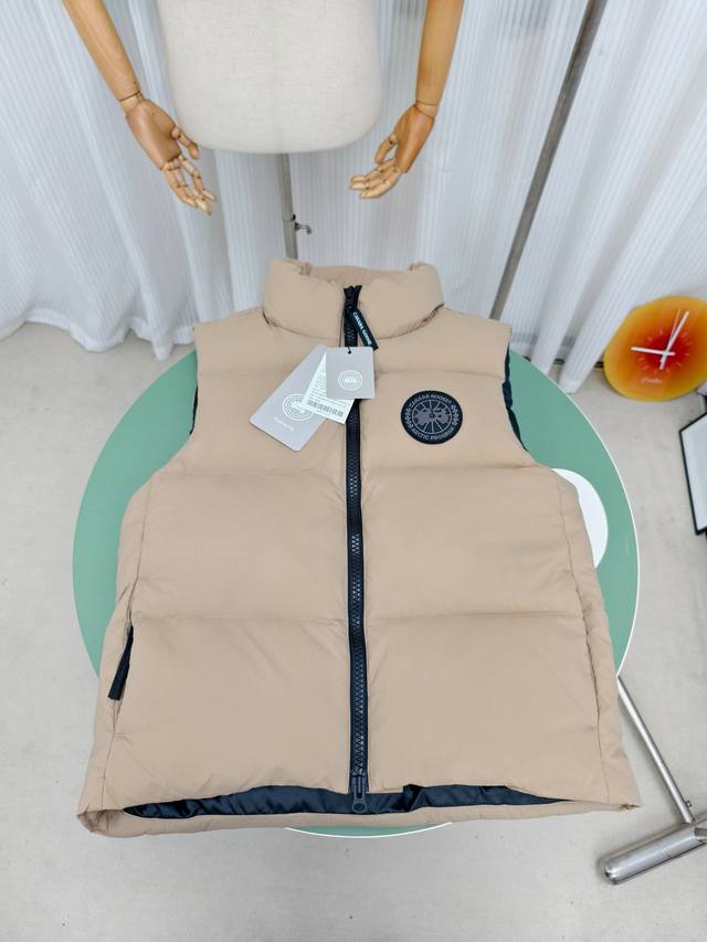 Top-quality retail version, 2804M Canada Goose Lawrence down vest. The Lawrence