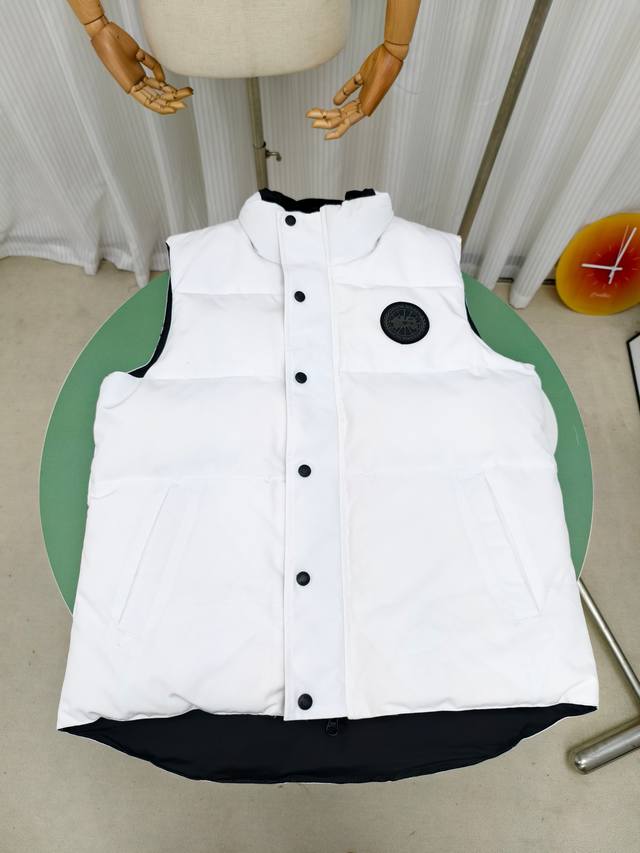 4151M High-Quality Canada Goose Carson Vest. Filled with extremely high loft whi