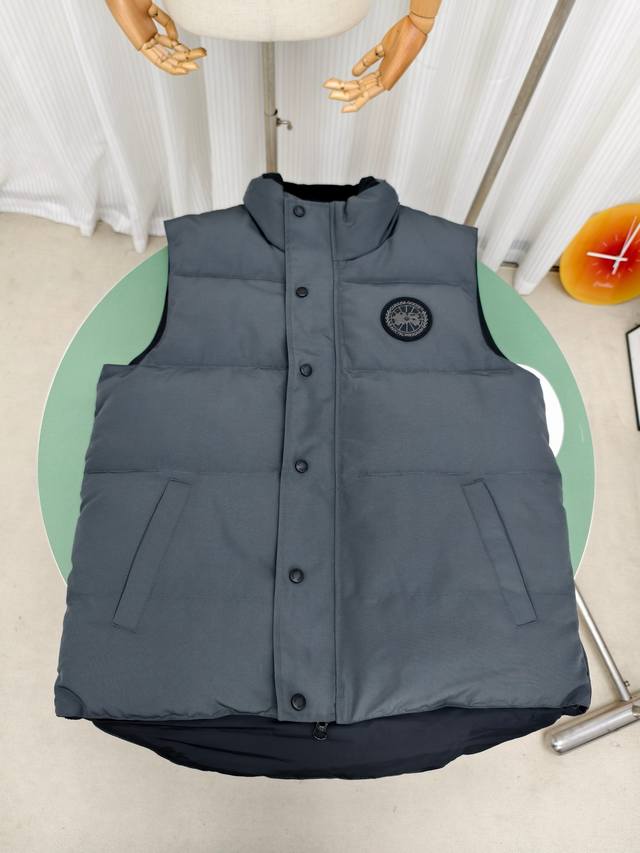 4151M High-Quality Canada Goose Carson Vest. Filled with extremely high loft whi