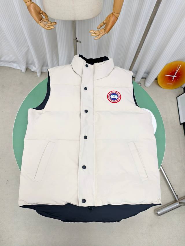 4151M High-Quality Canada Goose Carson Vest. Filled with extremely high loft whi