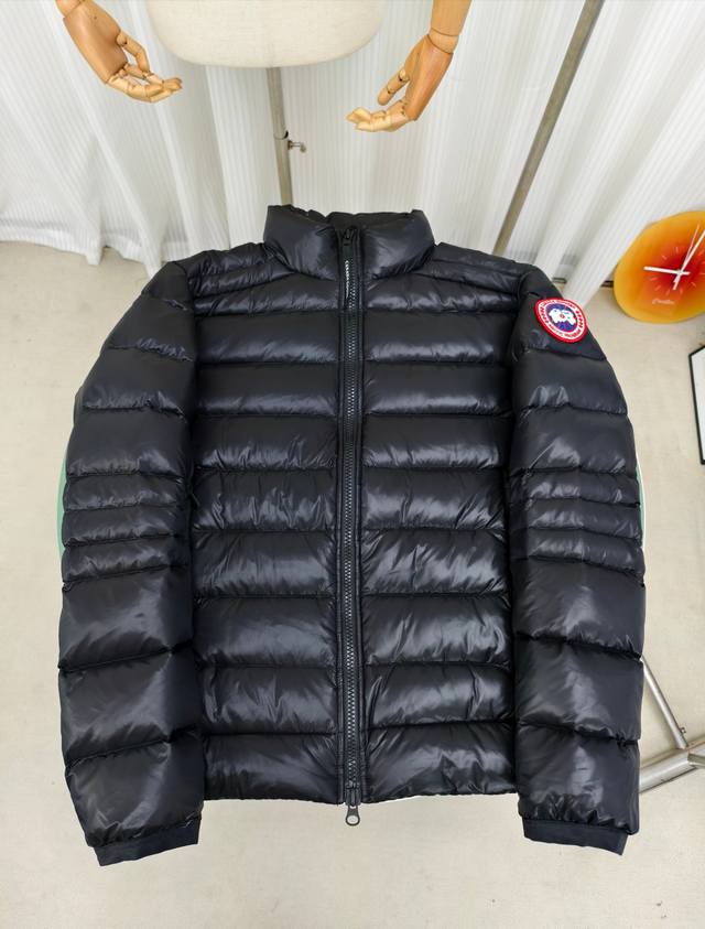 2228M High-Version Canada Goose Crofton Down Jacket. This down jacket is suitabl