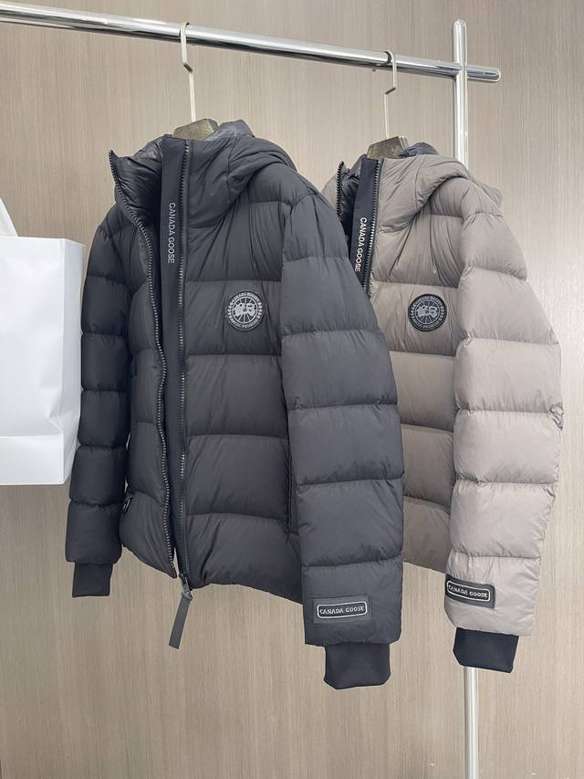 Latest Canada Goose Black Label Down Jacket! A must-have in the world of down ja
