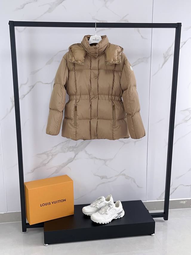 25 Moncler's new Agneux women's down jacket with a black and gold hood and fitte