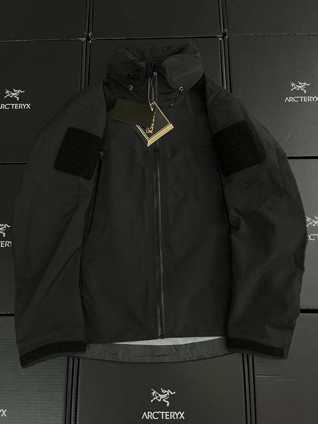 Top-of-the-line version with overflowing glue!! Arc'teryx Leaf Alpha Gen2 milita