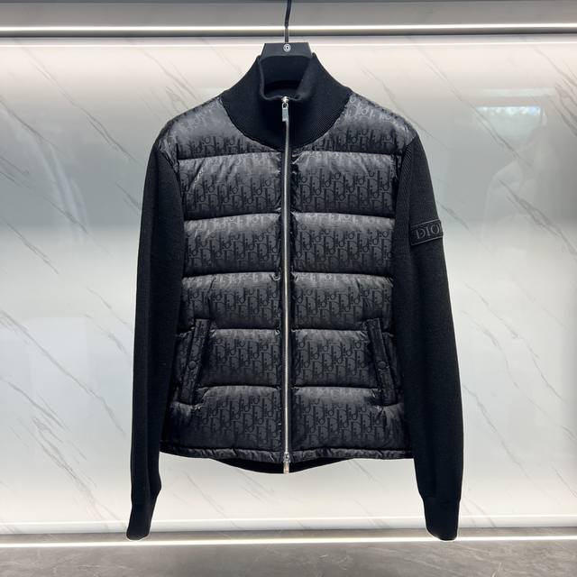 High-quality Dior Cosmo classic knit down jacket, black. The hardware is sourced